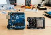 Arduino Uno yada ESP32 mi