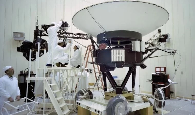 Voyager 2 Az Enerji ile Uğraşıyor